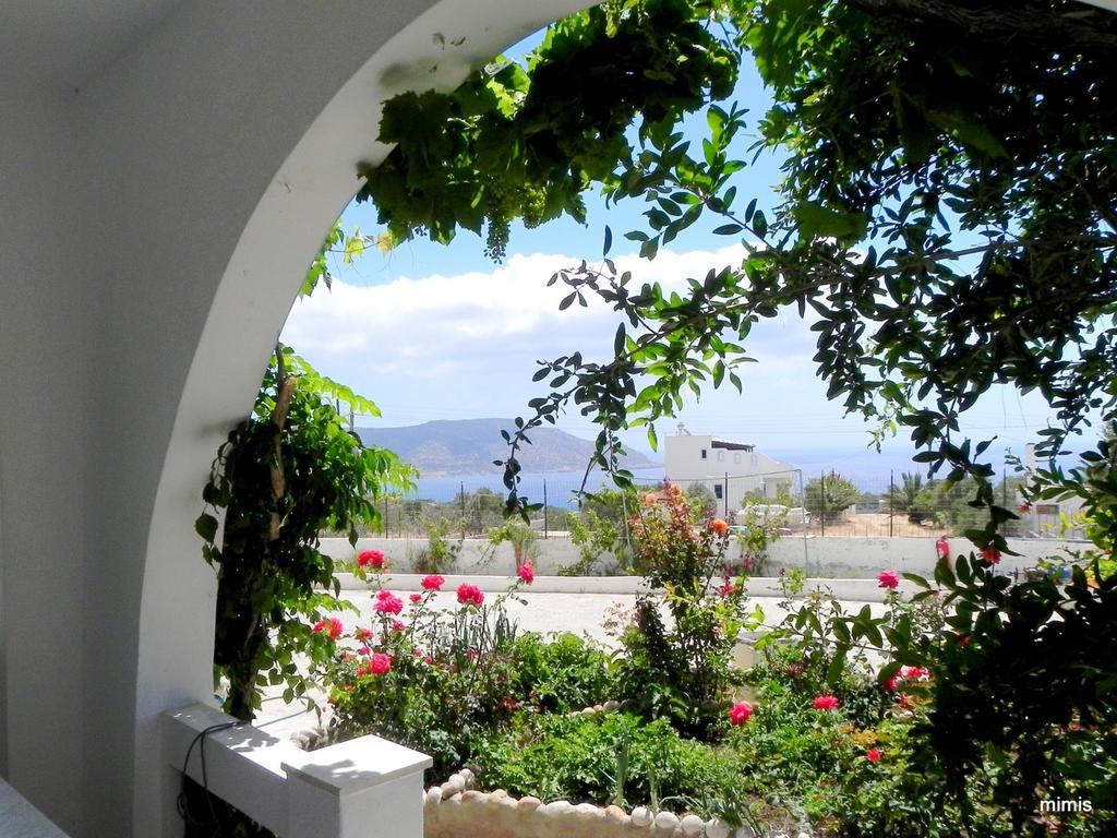 Mihalis Studios Lakki  Room photo